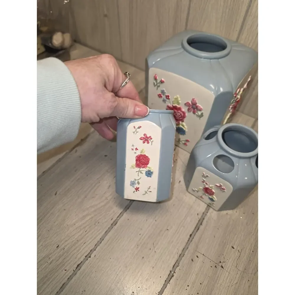 Waverly Garden Room Hillside Blue Floral Bathroom Set Garden Room Roses